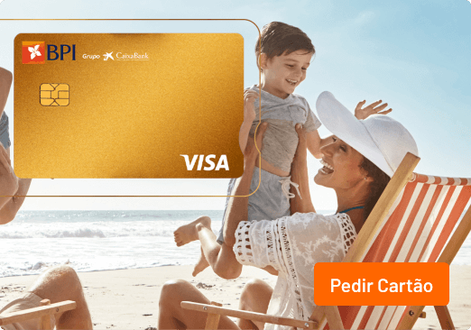 Familia a desfrutar das suas férias de verão na praia com o Cartão de Credito BPI Gold+