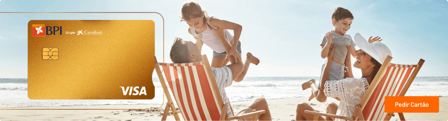 Família a desfrutar das suas férias de verão na praia com o Cartão de Credito BPI Gold+