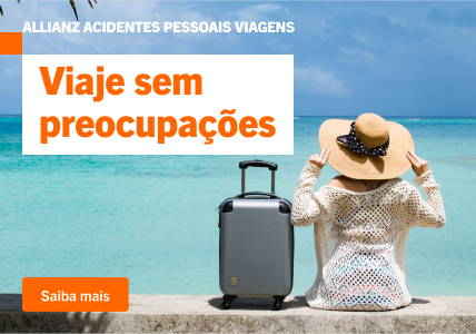 Info: senhora em frente ao mar - Seguro Viagem - Viaje mais seguro