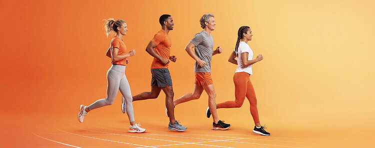 Soluções BPI SMART PPR. Quatro pessoas a correr, em fila indiana, uma maratona.
